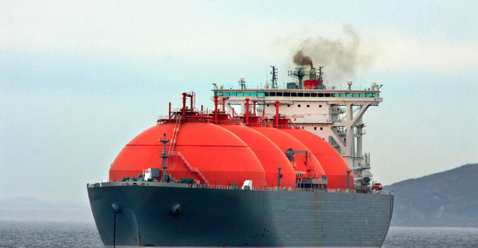 LNG gas carrier ship approaching port. Credit: maritime stock images / Alamy Stock Photo.