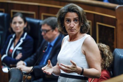 P42PY4 Madrid, Spain. 20th June, 2018. Spanish Minister for the Ecological Transition, Teresa Ribera, delivers a speech during question time at the Lower House in Madrid, Spain, 20 June 2018. Credit: Emilio Naranjo/EFE/Alamy Live News